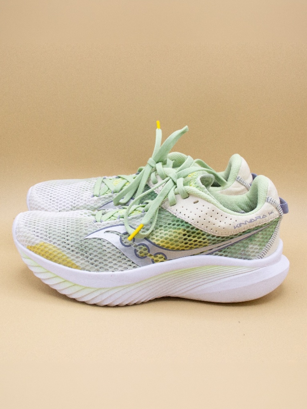Saucony Kinvara 14 White Slime Athletic Shoes S10823-140 Women's Size 8.5